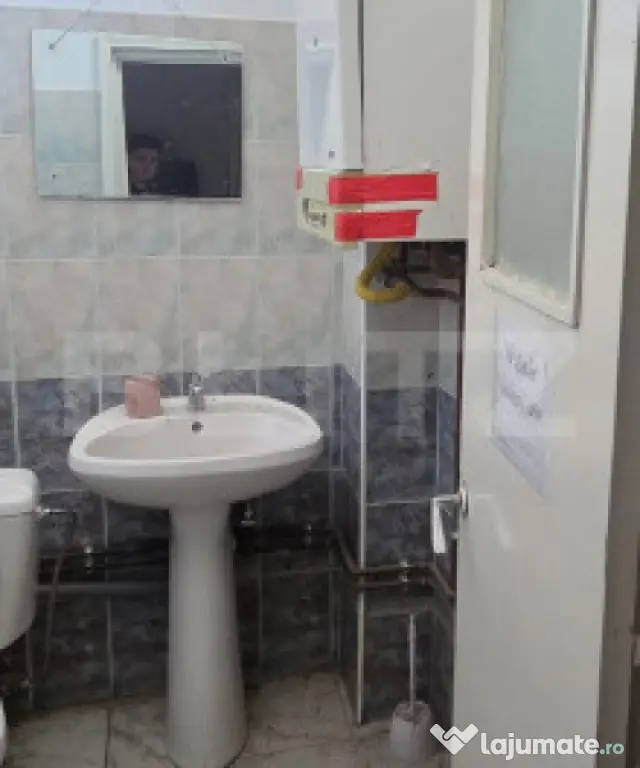 Spațiu comercial cu vitrină, ideal pentru magazin, 165 mp