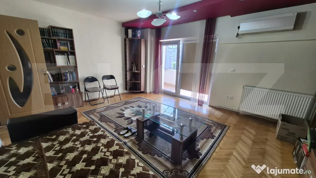 Apartament cu 3 camere de vanzare, 76,47 mp, in Carpati 2
