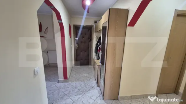 Apartament cu 3 camere de vanzare, 76,47 mp, in Carpati 2
