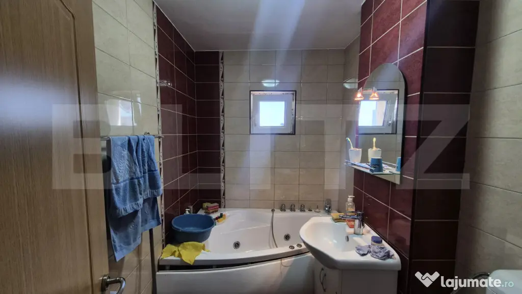 Apartament cu 3 camere de vanzare, 76,47 mp, in Carpati 2