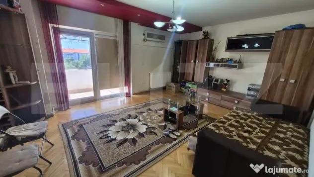 Apartament cu 3 camere de vanzare, 76,47 mp, in Carpati 2