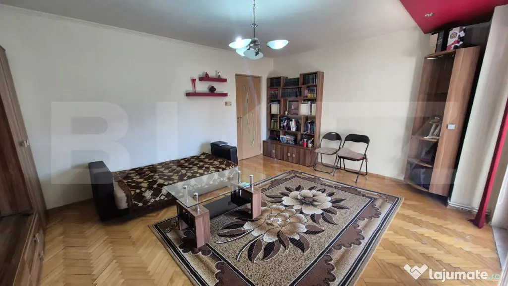 Apartament cu 3 camere de vanzare, 76,47 mp, in Carpati 2