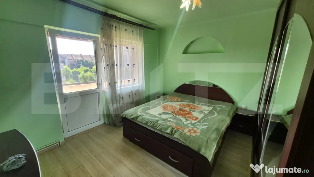 Apartament cu 3 camere de vanzare, 76,47 mp, in Carpati 2
