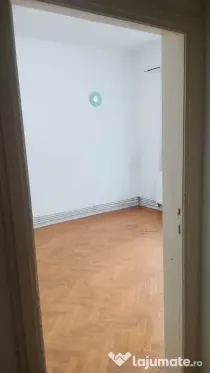 Apartament cu 3 camere decomandat în Universitate