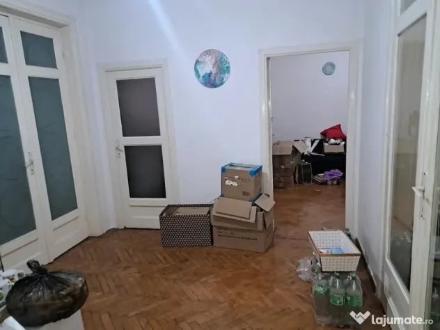 Apartament cu 3 camere decomandat în Universitate