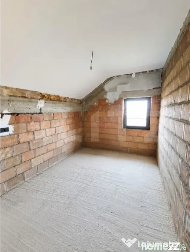 Casă semifinisată– la doar 100 m de asfalt, in zona Tarl - Tarlungeni (Brasov)