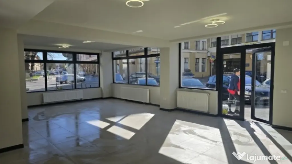 Inchiriez spatiu comercial 70mp utili,Centrul Civic, Brasov, 1.500euro