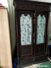 Bibliotecă Henri II, nuc masiv, cca. 1900 — uși cu geam, sculptată manual