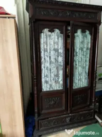 Bibliotecă Henri II, nuc masiv, cca. 1900 — uși cu geam, sculptată manual