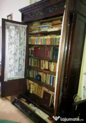 Bibliotecă Henri II, nuc masiv, cca. 1900 — uși cu geam, sculptată manual