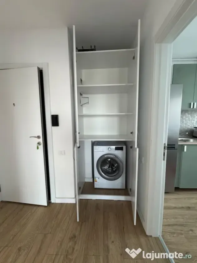 PROPRIETAR vând ap 2 camere cu parcare subterană, S6, preț NEGOCIABIL