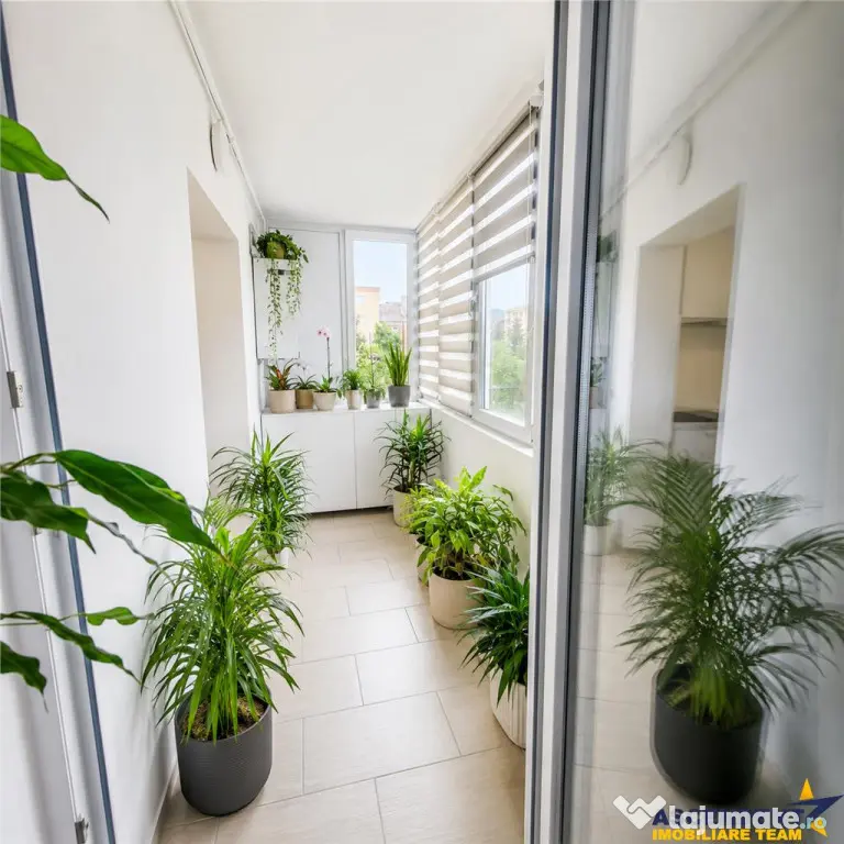 Apartament 3 camere, suprafata extinsa, decomandat, zona ver