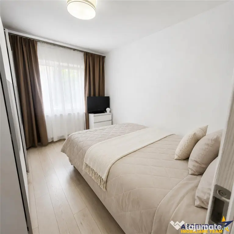 Apartament 3 camere, suprafata extinsa, decomandat, zona ver