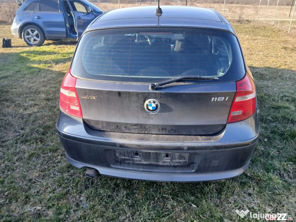Bmw seria 1,2.0 benzina carte service 229 000 km