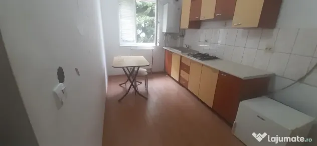 Zona Casa Tineretului, apartament cu o camera, etaj 1