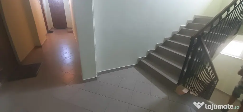 Zona Casa Tineretului, apartament cu o camera, etaj 1