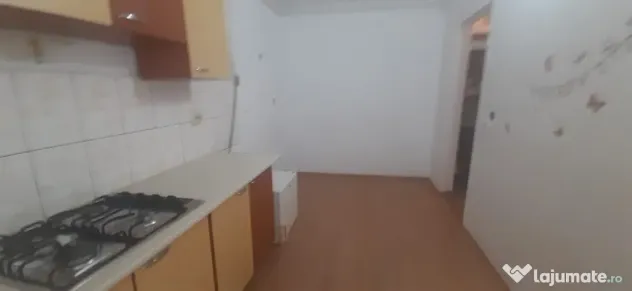 Zona Casa Tineretului, apartament cu o camera, etaj 1
