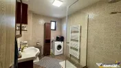Refugiu pretios:jacuzzi, lemn masiv,2.000 mp teren,4 dormito 