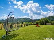 Refugiu pretios:jacuzzi, lemn masiv,2.000 mp teren,4 dormito 