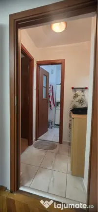 închiriez ap cu 2 camere