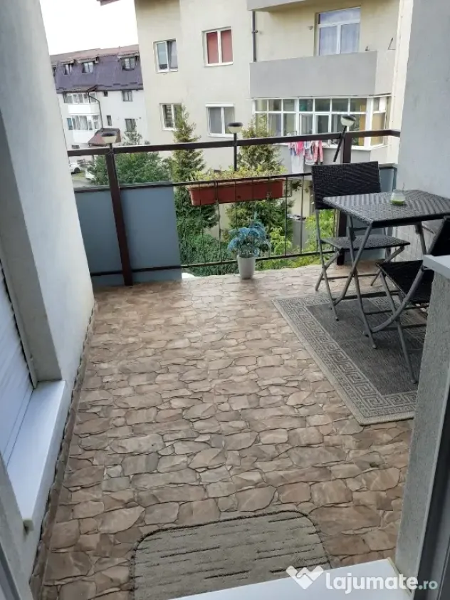 închiriez ap cu 2 camere