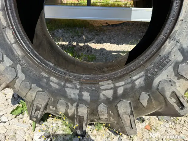 cauciuc agricol Pirelli, dimensiune 14.9 R24 (6PR), fabricat în Italia