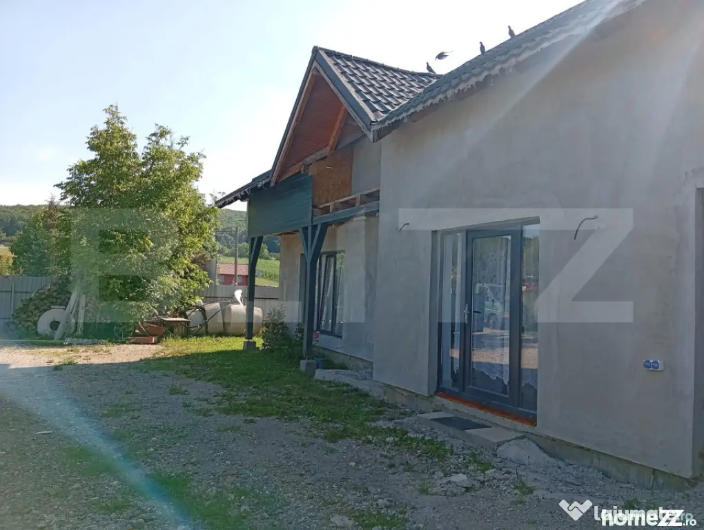 Casă de vânzare, 120 mp, zona Ivănești, comuna Livezeni