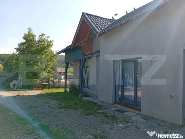 Casă de vânzare, 120 mp, zona Ivănești, comuna Livezeni
