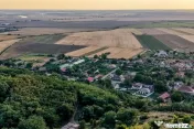 Teren în Miniș, pe deal, 1.150 mp, front 26 m, Drumul Vinului 