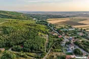 Teren în Miniș, pe deal, 1.150 mp, front 26 m, Drumul Vinului 