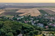 Teren pe deal, 1.150 mp, în Miniș, front 26 m, Drumul V... 