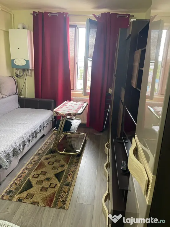 Garsonieră etaj 2 str Zefirului