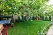 Apartament cu 2 camere si curte proprie de vânzare în z...