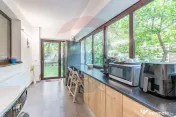 Apartament cu 2 camere si curte proprie de vânzare în z...