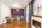 Apartament cu 2 camere si curte proprie de vânzare în z...