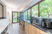 Vanzare Apartament cu 2 camere si curte proprie zona Brag...