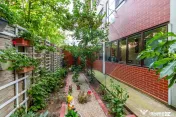Vanzare Apartament cu 2 camere si curte proprie zona Brag...