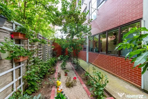 Vanzare Apartament cu 2 camere si curte proprie zona Brag...