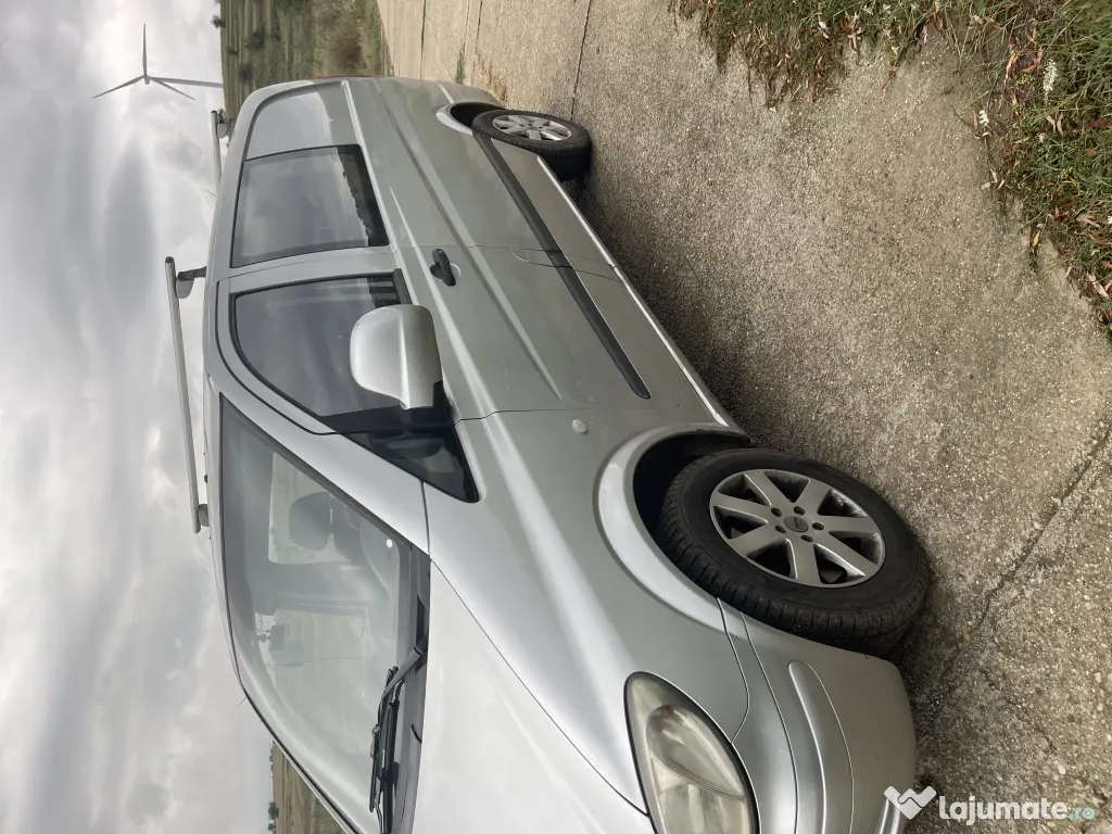 Vând Mercedes Vito
