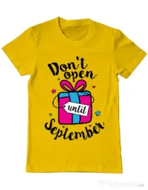 Tricou ADLER barbat Dont open until September Galben
