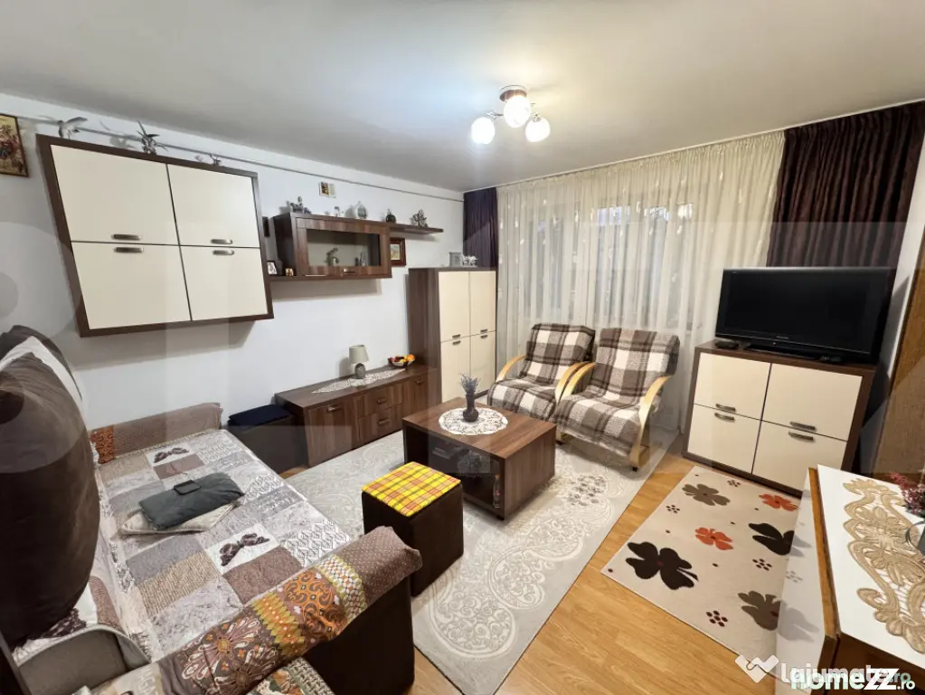 Apartament cu 3 camere semidecomandat – B-dul Mihai Emines