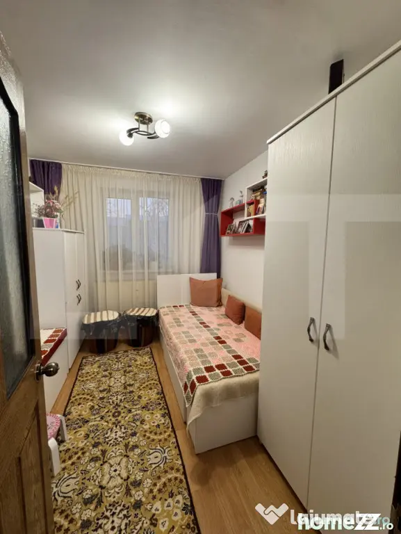 Apartament cu 3 camere semidecomandat – B-dul Mihai Emines