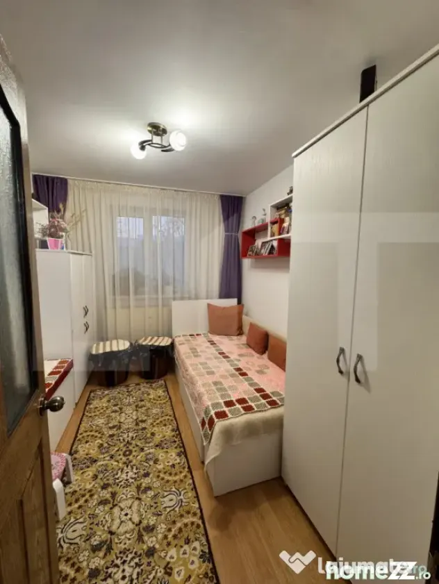 Apartament cu 3 camere semidecomandat – B-dul Mihai Emines