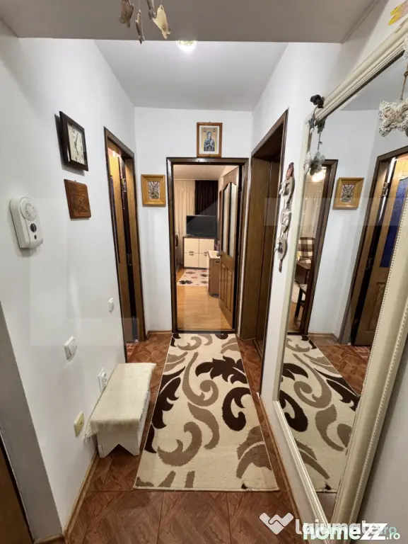 Apartament cu 3 camere semidecomandat – B-dul Mihai Emines