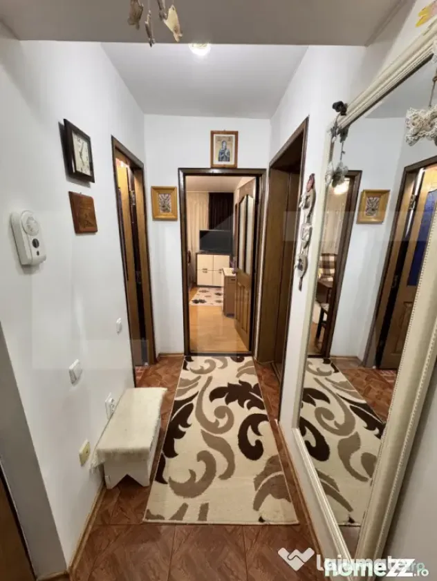 Apartament cu 3 camere semidecomandat – B-dul Mihai Emines