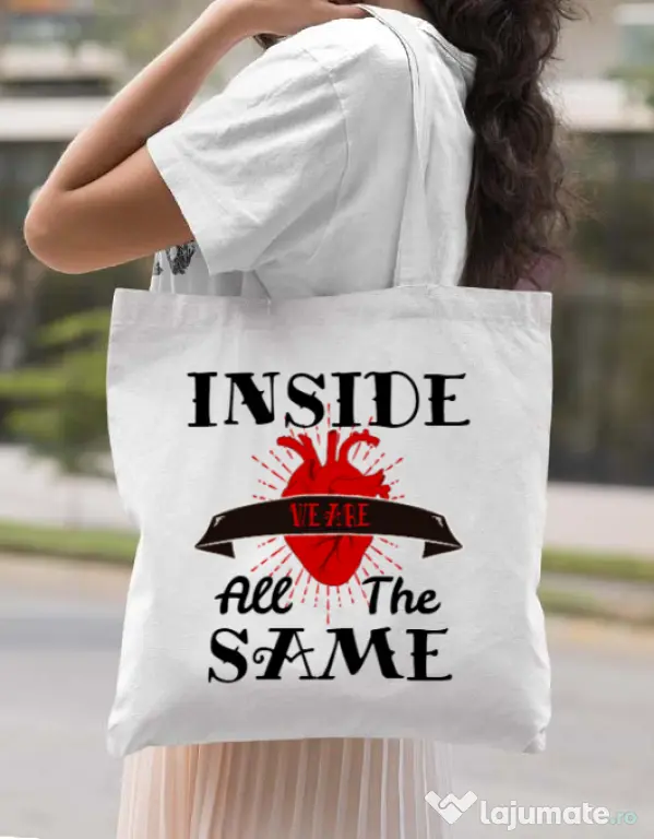 Sacosa din panza Inside we’re all the same Alb