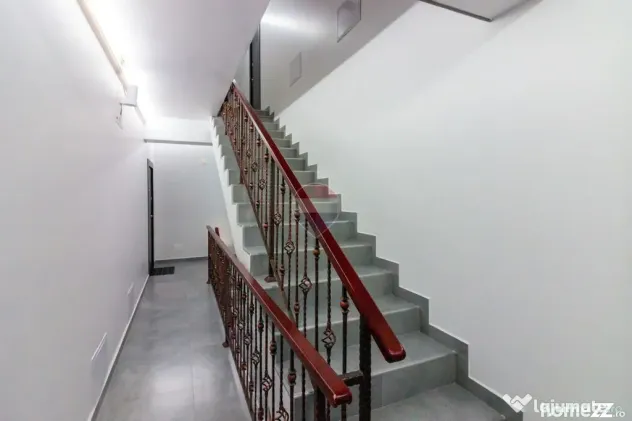 Casă / Vilă de vanzare cu 14 camere, 14 bai, teren 650 ... - Balotesti (Bucuresti-Ilfov)