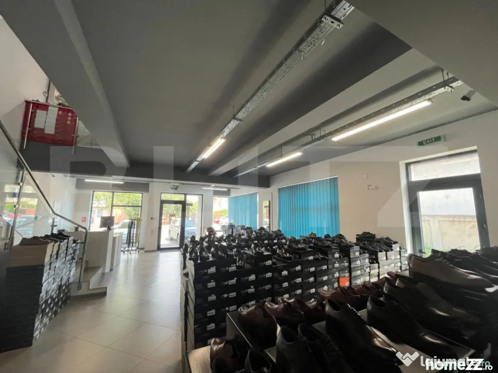 Spațiu comercial de închiriat, 180 mp utili, parcare propr