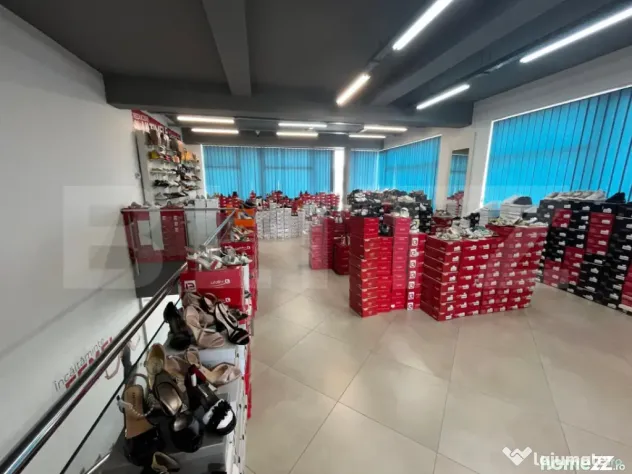 Spațiu comercial de închiriat, 180 mp utili, parcare propr