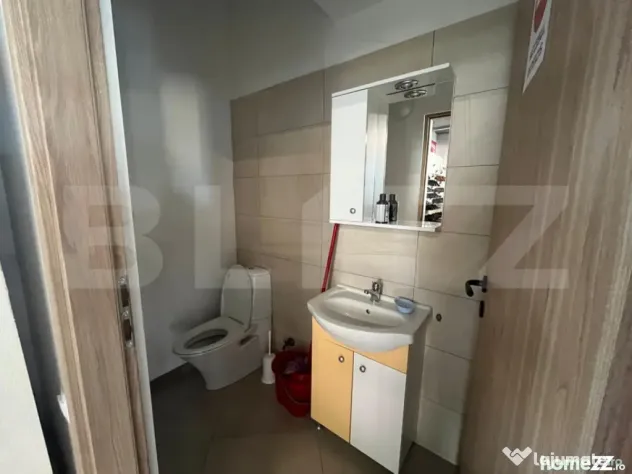 Spațiu comercial de închiriat, 180 mp utili, parcare propr